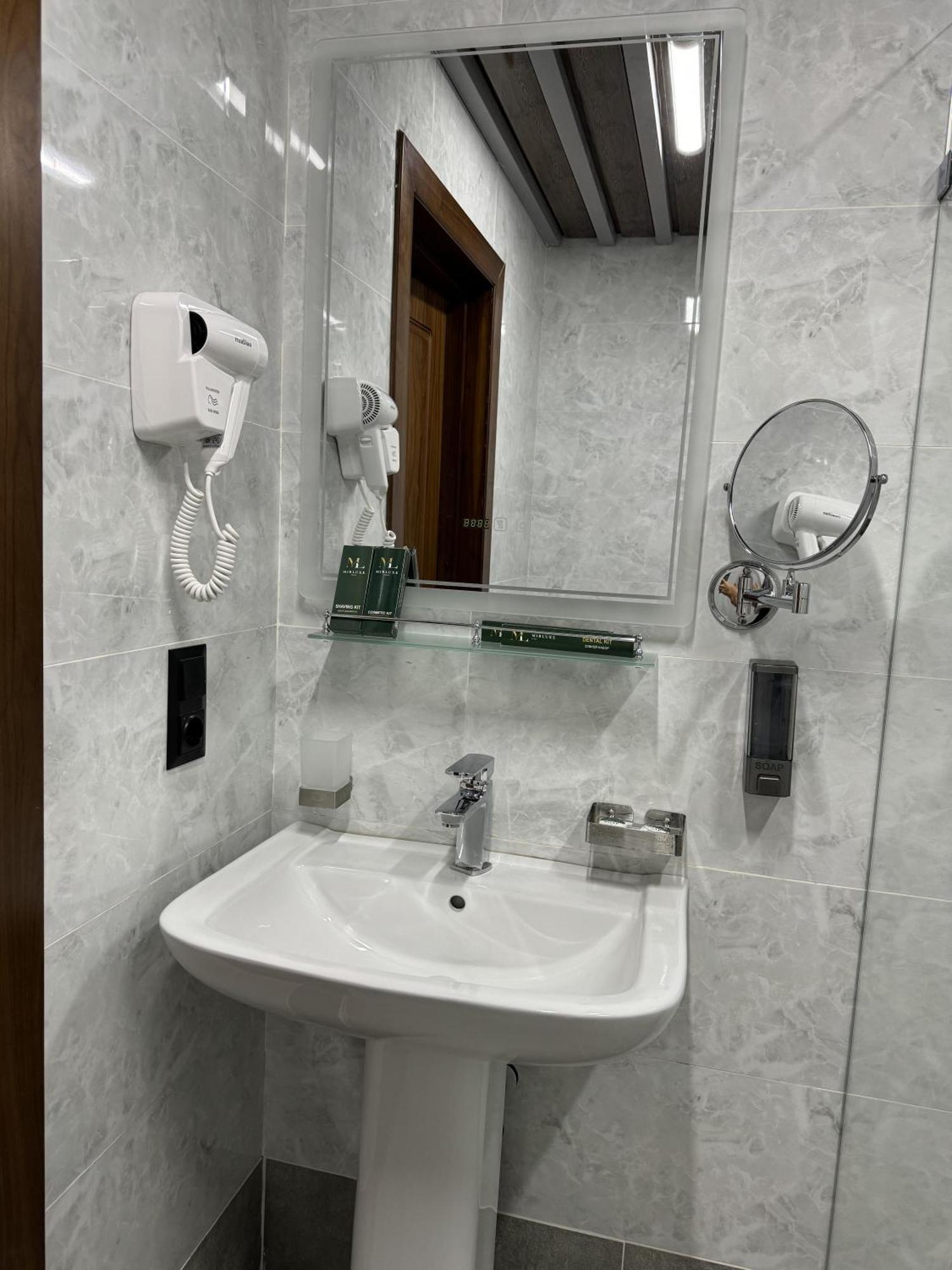Mir Luxe Plaza Hotel Tashkent Ngoại thất bức ảnh